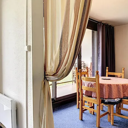 Lumineux Au Centre Avec Balcon Et Piscine - Fr-1-267-223 * لي كوربيه