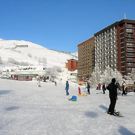 Lumineux Au Centre Avec Balcon Et Piscine - Fr-1-267-223 Le Corbier